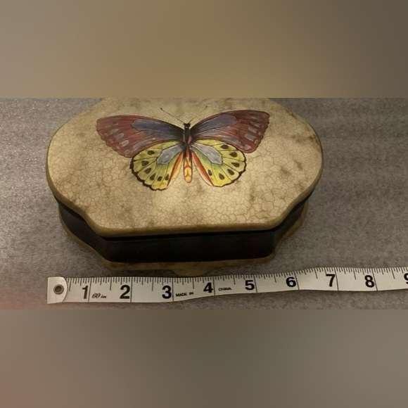 Echo Point ceramic colorful butterfly trinket box decor - Picture 3 of 6